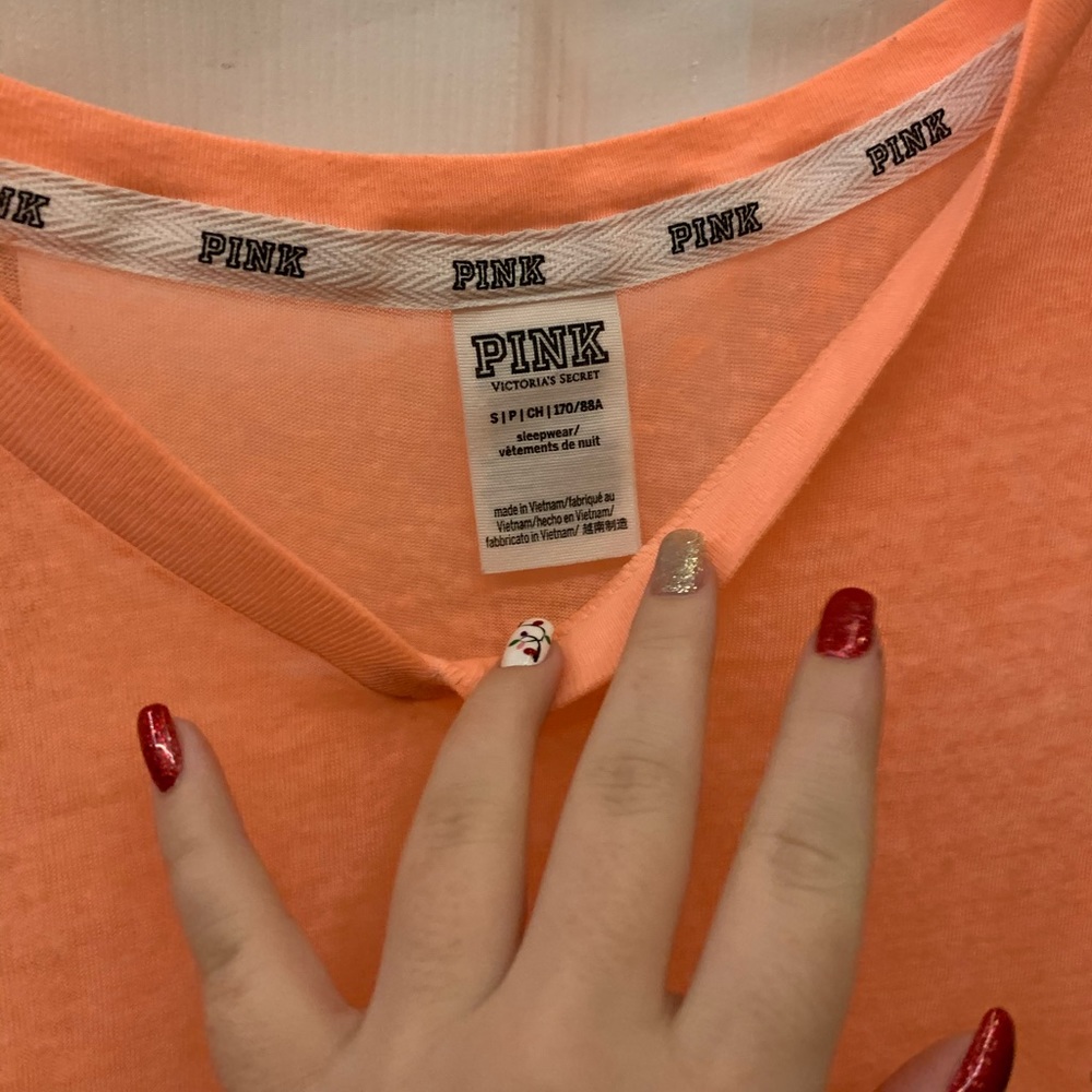 orange t shirt
